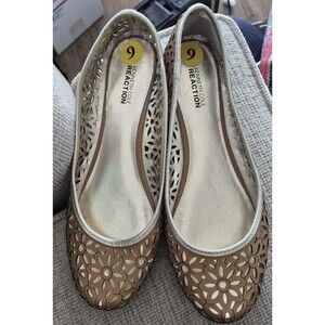 Kenneth Cole Reaction Flats Shoes Size 9 Women's Tan And Gold  Floral  Cut Out